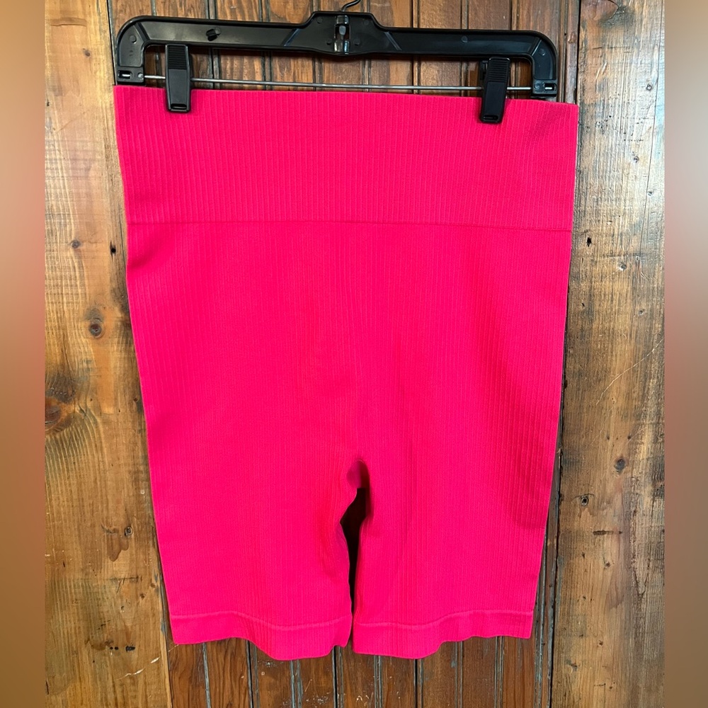 NWT Workout Women's Hot Pink Bike Shorts 
Size Large